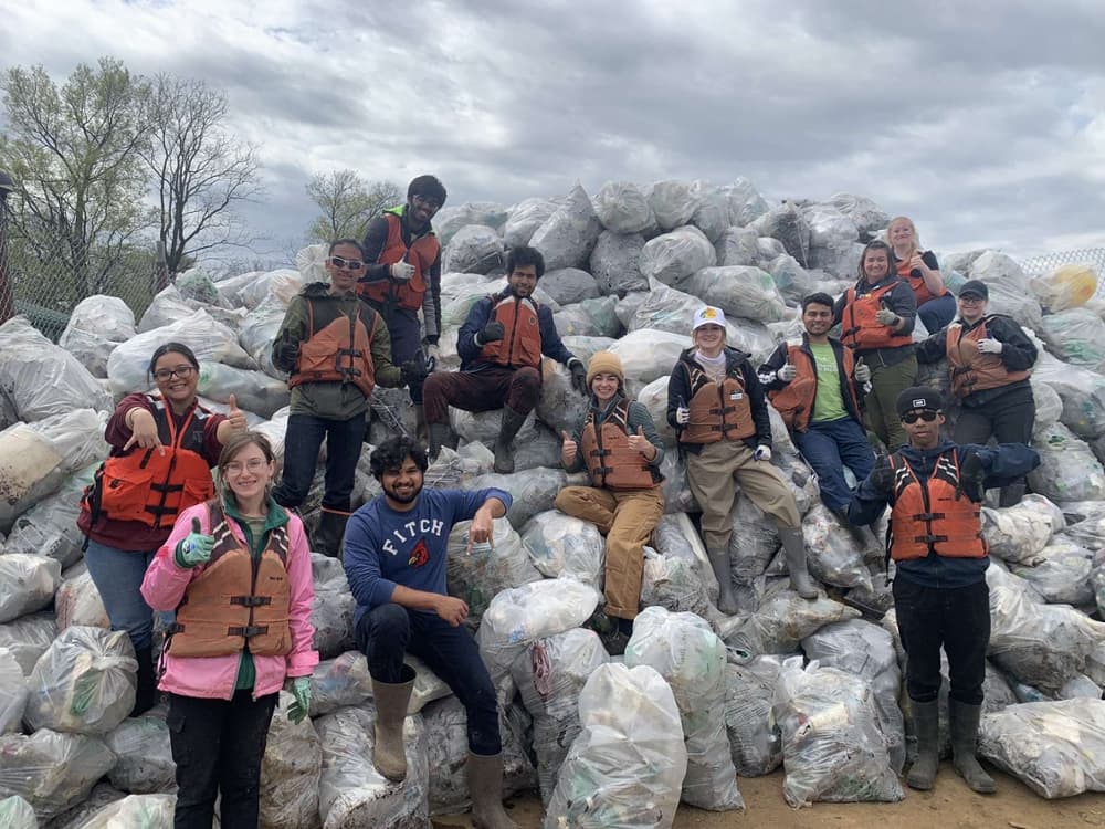 Image for 'Eight Aggies Clean up Lake for Spring Break' article.